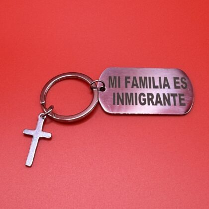 Llavero de Acero Inoxidable mi familia es inmigrante, envío Gratis.