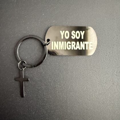 Llavero de Acero Inoxidable Inmigrante Somos Todos (Español Black Ver.02) envío Gratis.