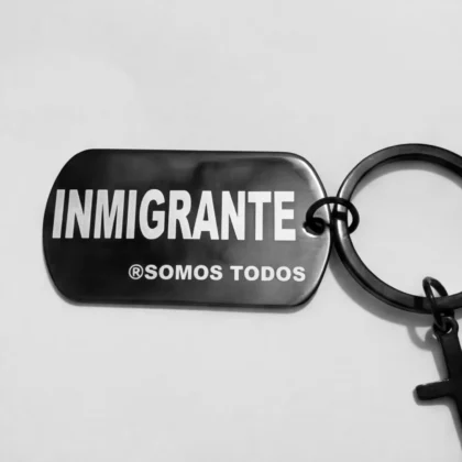 Llavero de Acero Inoxidable Inmigrante Somos Todos (Español Black Ver.02) envío Gratis.